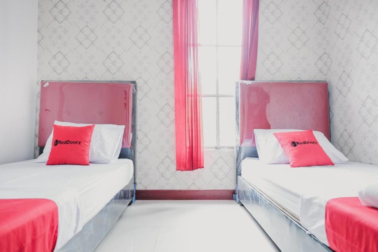 Reddoorz Near Nagoya Hill Batam 4 Hotell Jodoh  Exteriör bild
