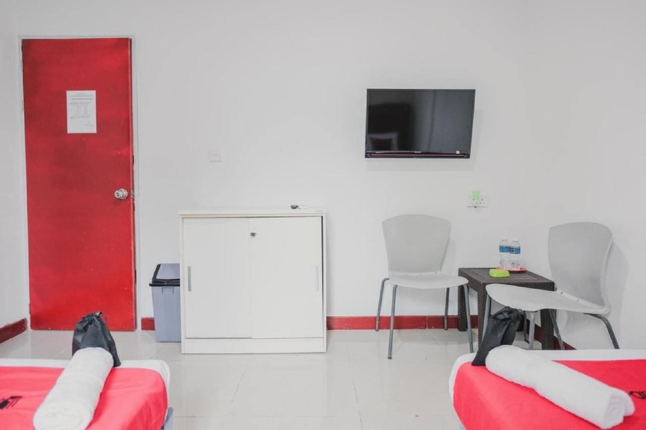 Reddoorz Near Nagoya Hill Batam 4 Hotell Jodoh  Exteriör bild