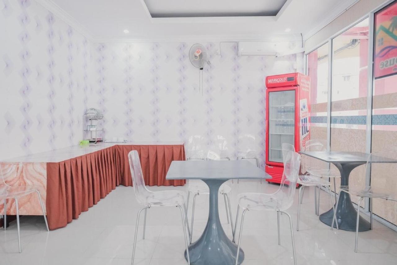 Reddoorz Near Nagoya Hill Batam 4 Hotell Jodoh  Exteriör bild